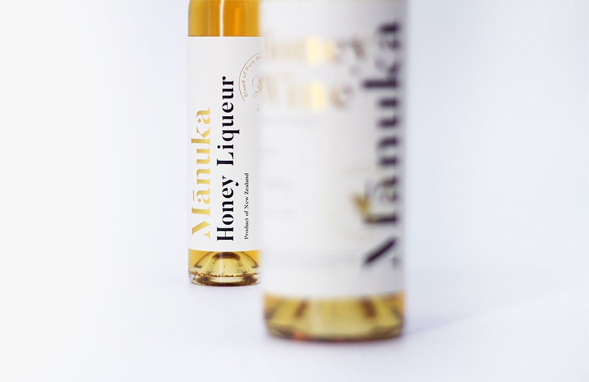 MānukaHoney蜂蜜风味葡萄酒品牌包装设计欣赏，葡萄酒品牌，酒品牌设计，酒品牌策划，酒品牌全案策划，酒品牌形象塑造，深圳品牌设计，深圳品牌策划，深圳品牌全案策划，深圳品牌形象塑造，左右格局