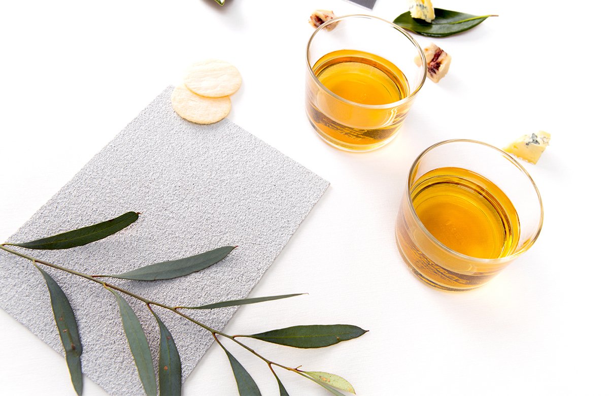 MānukaHoney蜂蜜风味葡萄酒品牌包装设计欣赏，葡萄酒品牌，酒品牌设计，酒品牌策划，酒品牌全案策划，酒品牌形象塑造，深圳品牌设计，深圳品牌策划，深圳品牌全案策划，深圳品牌形象塑造，左右格局    