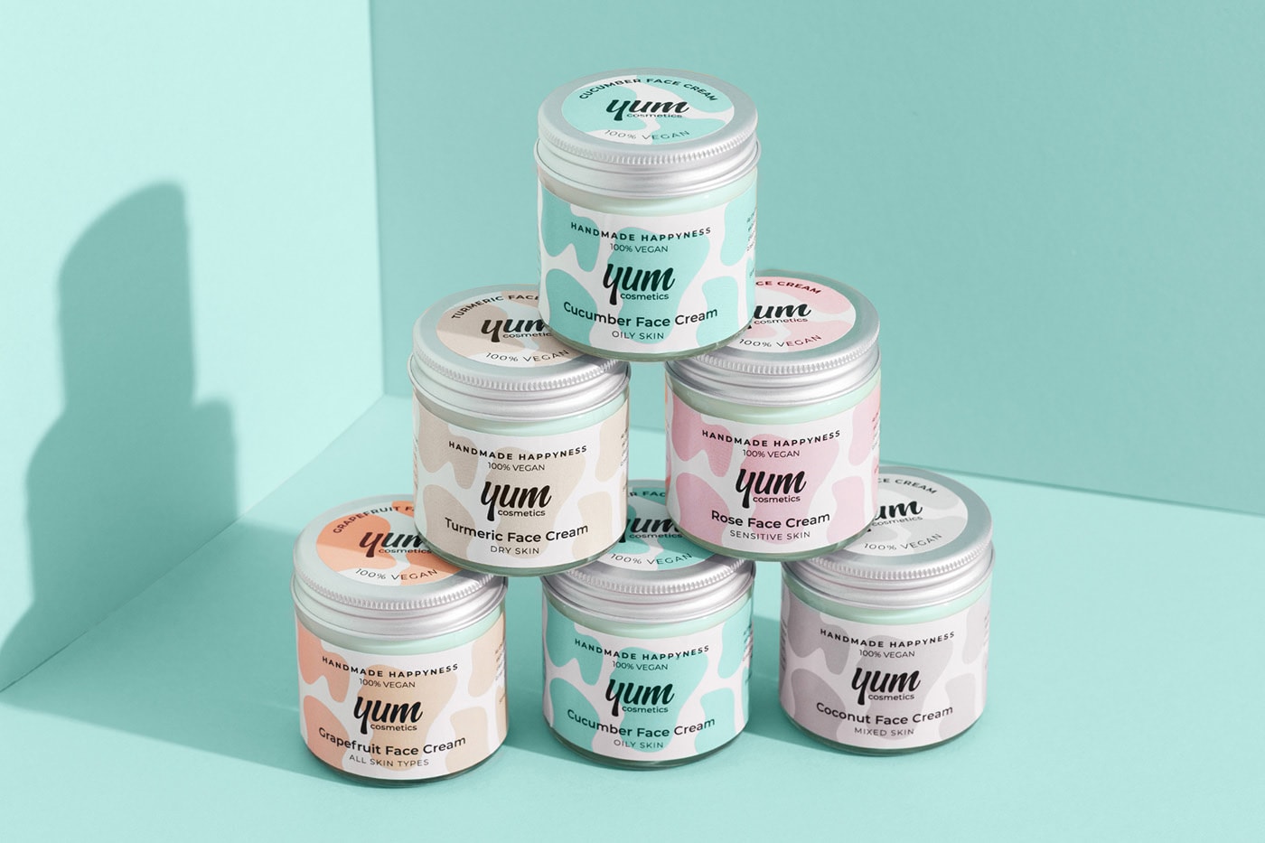 Yum高级手工零售化妆品精品店品牌VI设计，化妆品VI设计，高端VI设计，品牌视觉设计，深圳VI设计，左右格局